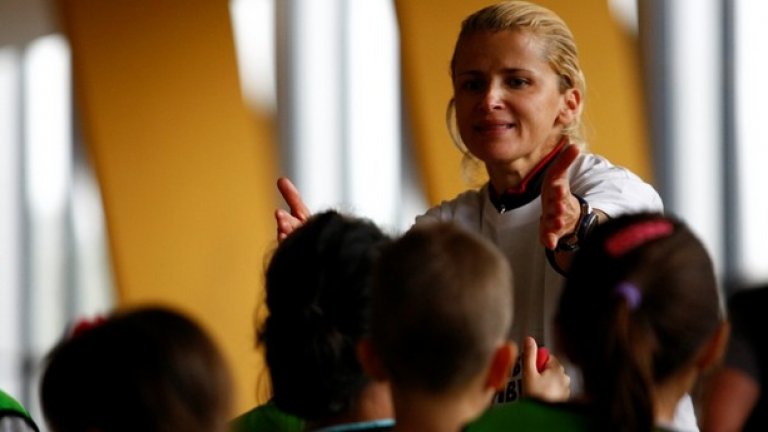 Тереза Маринова. Олимпийската шампионка от Сидни 2000 работи с деца от доста време и организира ежегодния спортен празник "Тереза Маринова и приятели". В последното му издание участваха над 600 млади атлети от цялата страна.