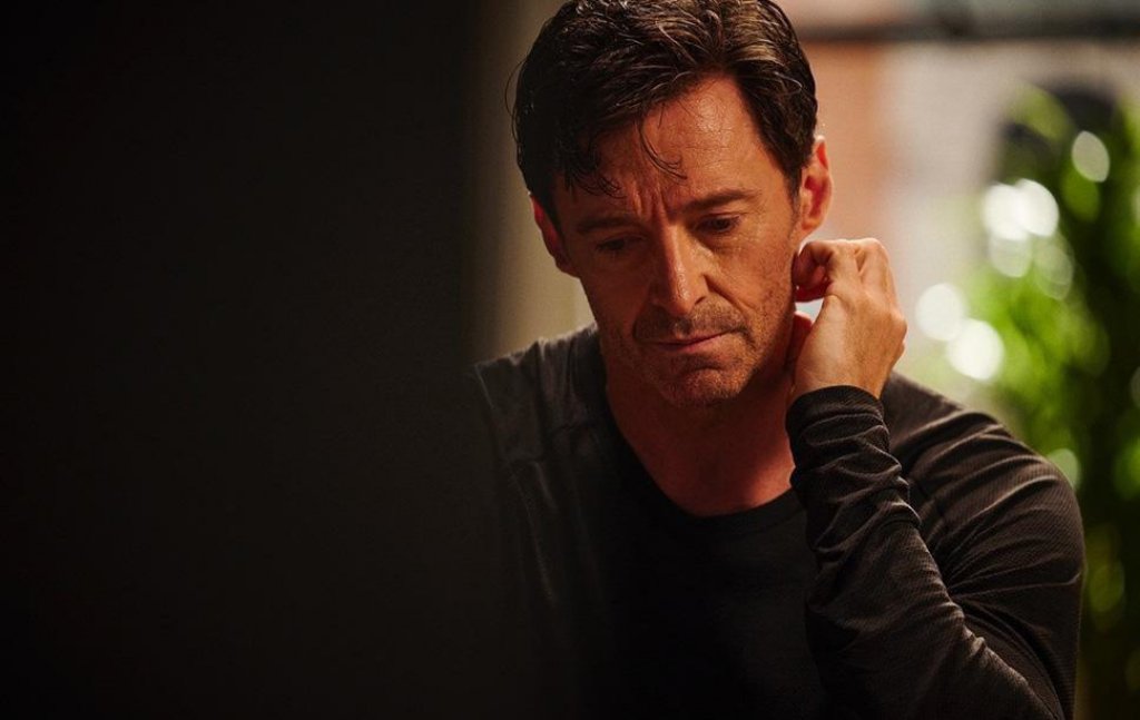 “Синът”
Нова глава от сложните семейни драми на режисьора Флориан Зелер пристига на екран тази есен с филма “Синът”. Премиерата ще е в рамките на фестивала “Синелибри” и обещава още от рутинните психология, роднински конфликти и оплетени взаимоотношения, характерни за Зелер.
Фокусът на историята този път ще се понесе от Хю Джакман, който играе Питър Милър - човек с един развод зад гърба си и 17-годишен син, който се опитва да изгради живота си с ново семейство. Новата перспектива за семейно щастие обаче удря на камък, когато бившата съпруга на Питър - Кейт (Лора Дърн) се появява на прага му и прехвърля отговорностите за непокорния им син тийнейджър.
Героят на Джакман е принуден да помири миналото с настоящето си, без да се развежда втори път.