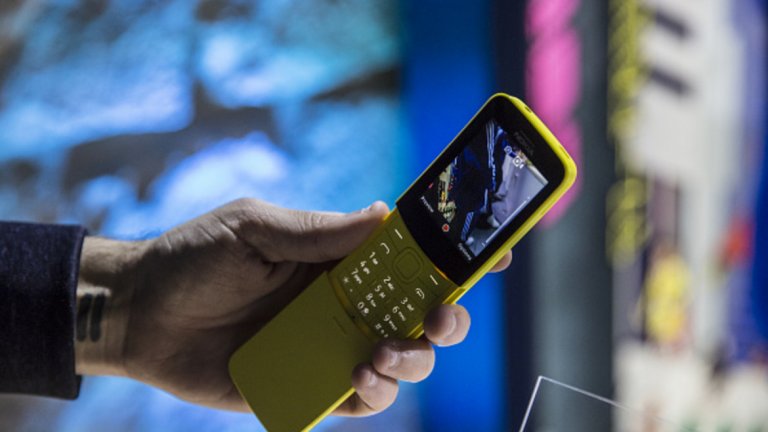Nokia 8110 Banana phone
Откакто HMD Global купиха марката Nokia и отново започнаха да я предлагат на пазара, в компанията едва ли са съжалявали за решението си дори и за секунда. С комбинация от носталгия, каквато видяхме например при новия 3310, и евтини Android телефони с добри технически спецификации, те успяха да достигнат 1% от световния пазар на мобилни устройства. 
Сега на малкия щанд, който имат на MWC в Барселона, е лудница, но макар компанията да представя пет нови модела, сред които и флагмана Nokia 8 Sirocco, най-голям интерес предизвиква модерният вариант на емблематичния Nokia 8110 от 1996 година. Телефонът, станал известен в ръцете на Нео от "Матрицата" e отново тук, този път в ярко жълто, в почет на прякора си - телефонът-банан. 
Откъм софтуер телефонът е доста орязан и се задвижва на нещо наречено Smart Feature OS, но въпреки това включва повече неща от това, което бихте очаквали от телефон с бутони. Сред тях са 4G мобилен интернет, а в бъдеще и Facebook и Twitter приложения, както и варианти на Google Assistant, както и Google Maps. 
Обявената цена е 79 евро, което са джобни пари в замяна на погледите на хората наоколо, когато извадите жълтия телефон и отворите слайдъра. Все още не е ясно дали ще пристигне официално в България, но предвид това, че 3310 се продаваше, макар и с малко забавяне, предполагаме, че скоро ще можете да си го купите.