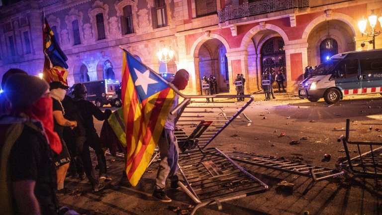 През октомври Барселона отново се превърна в сцена на сблъсъци, този път заради присъдите на девет сепаратистки лидери.