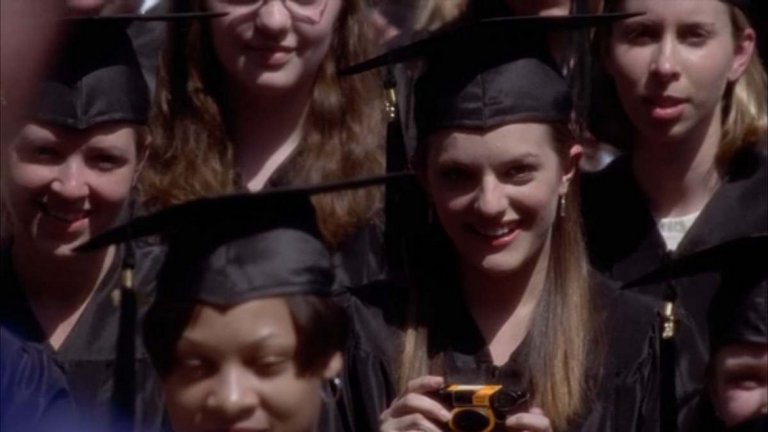 В политическата телевизионна драма за живот в Белия Дом "Западното крило" (1999-2006) Мос е дъщерята на президента на САЩ Зоуи Бартлет.