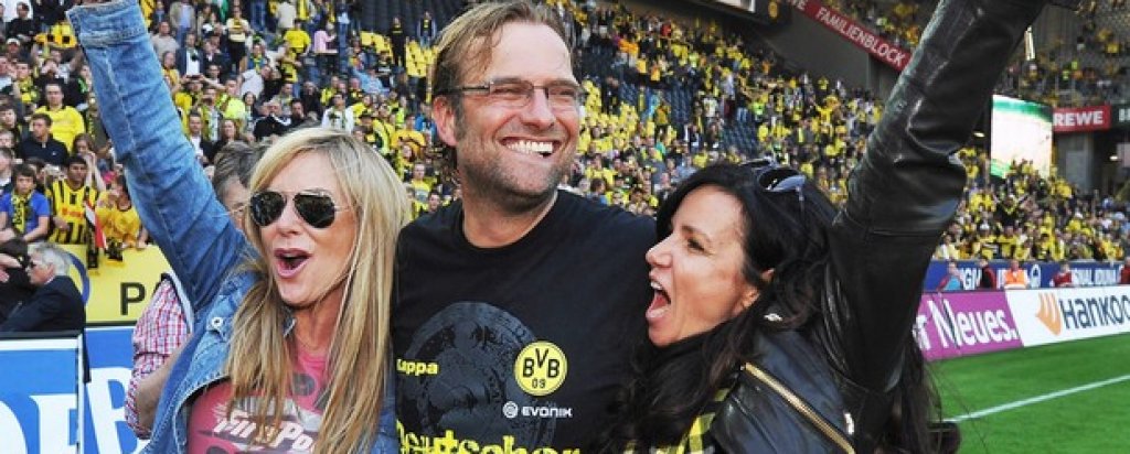 30 април 2011-а. Юрген, Ула и тяхна приятелка празнуват титлата в Бундеслигата.
