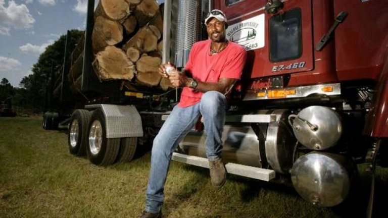 Като играч го наричаха Пощальона, а днес Карл Малоун си разнася стока с камион на фирмата си.