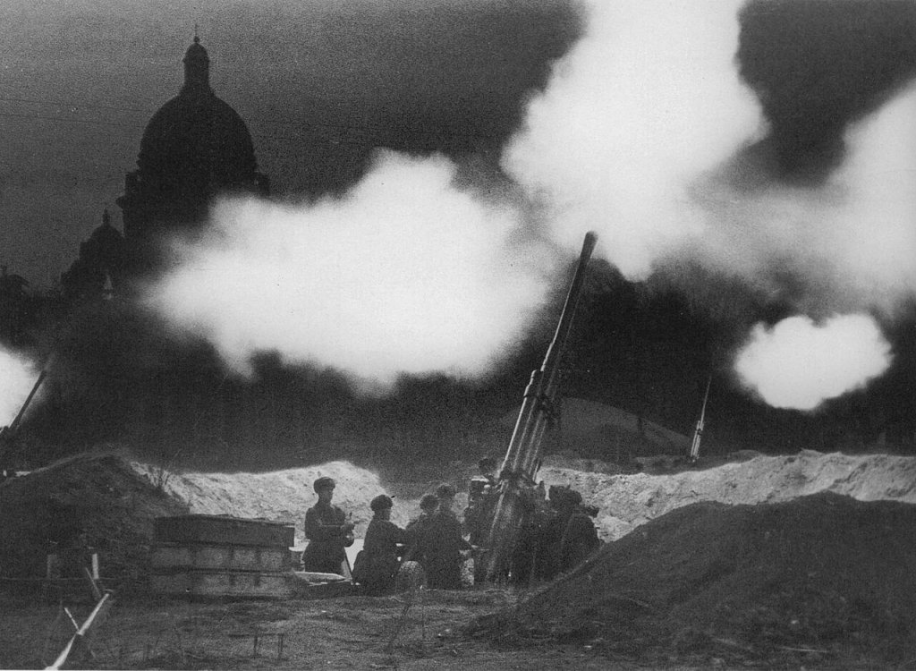 Anti_aircraft_Leningrad_1941