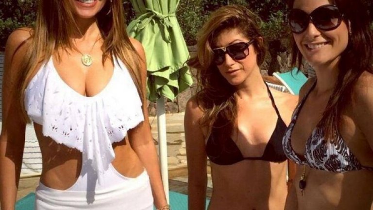 Звездата от "Модерно семейство" София Вергара получи предложение за женитба от приятеля си Джо Манганиело по време на почивката им на Хаваите.