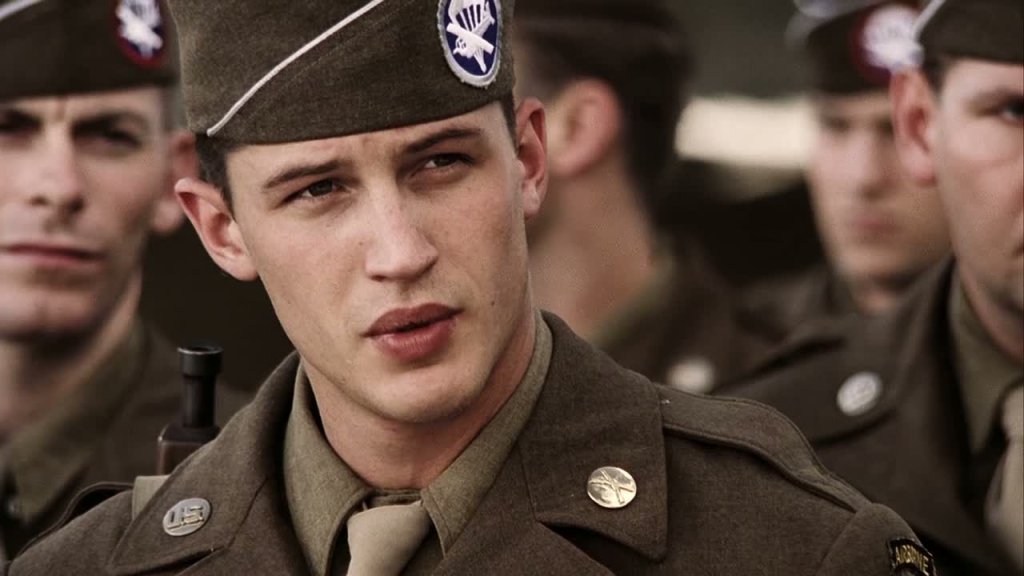 Кариерата на Том Харди започва със сериала на HBO Band of Brothers. Това е преди 15 години, вижте го сега.