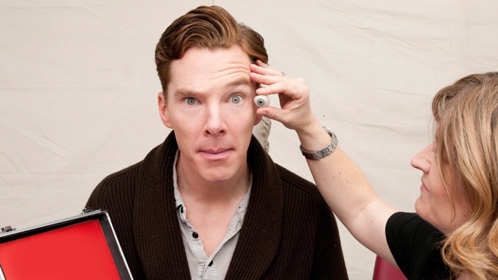 Benedict_Cumberbatch_Sitting_Madame_Tussauds_London_Gallery_2
