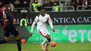 Милан оглави Серия А след победа в Сардиния