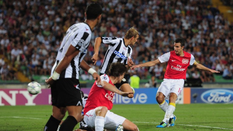 Ван Перси се разписа срещу Удинезе за победата с 2:1 през август, класирала Арсенал за груповата фаза на Шампионската лига