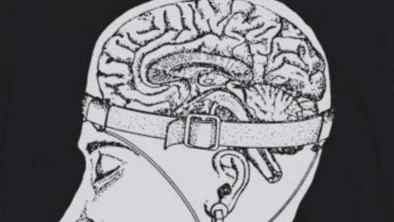 Проект "МК-Ултра"
През 1953 г. ЦРУ стартира програма за контрол над ума. Маскирано като изследване върху техника за разузнаване, ЦРУ пуска сред хората наркотика LSD. Целта на проекта била да се създадат убийци с промити мозъци, които да изпълняват безропотно поръчки. Включените в изследването хора също така били хипнотизирани и третирани с електрошокова терапия в опит да се създаде раздвоение на личността, което да бъде използвано във войната с СССР. През 1975 г. журналистът Сиймор Хърш предава за нелегано наблюдение от страна на ЦРУ. Впоследствие федералното разследване открива хиляди документи, като част от тях разкриват наистина смущаващи експерименти с хора. 

