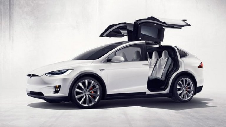 Най-зеленият автомобил 
Тesla Model X / $130,000
През септември беше представен автомобилът Tesla Model X. Той прави стъпка напред към превръщането на електронните коли от екзотика към конкурентно превозно средство. Първият електрически джип може да се движи до 400 километра на зареждане и може да превозва до седем пътници. Автомобилът има футуристични задни врати, които се разперват като крила на птица. Изпълнителният директор на компанията Елън Мъск посочи на представянето на Model X, че всеки автомобил може да стане електрически.