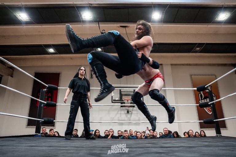 Nick St. срещу чилиеца Alessandro на "Първа вълна".