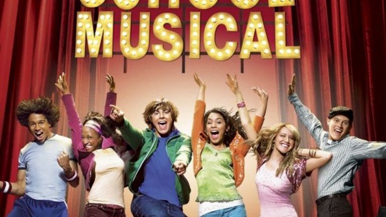 Училищен мюзикъл (2006) 
Феновете на известния мюзикъл на Disney се питат защо Райън и Шарпей, макар че са брат и сестра, често са избирани за главни роли в ученическите представления, като обикновено ролите изискват двамата да играят двойка в романтична връзка.