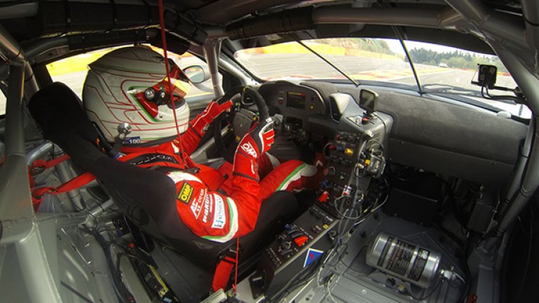 Поглед към кокпита на 458 Italia