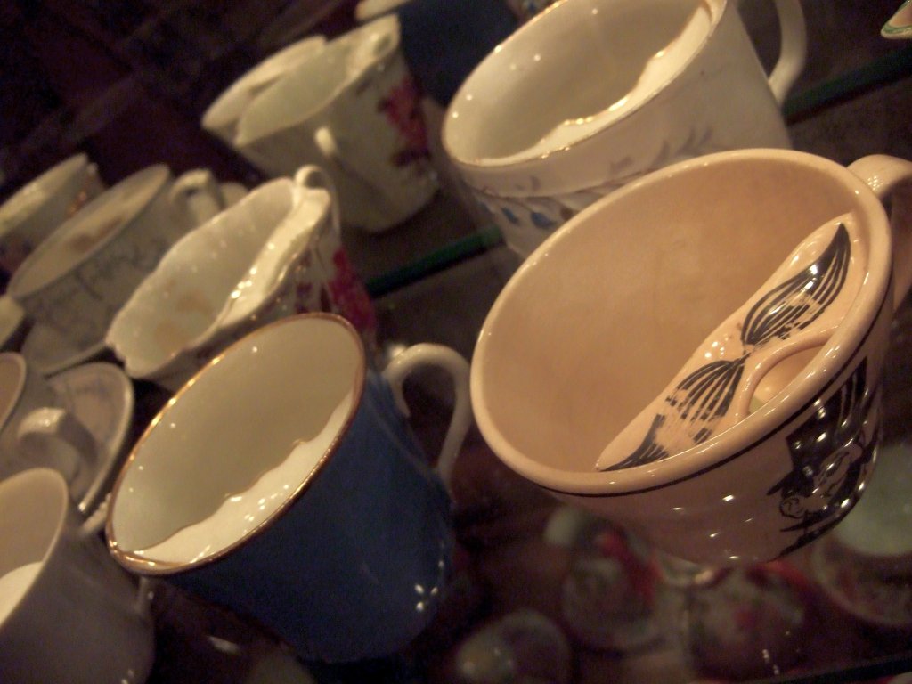 Moustache_cup_Tea_museum