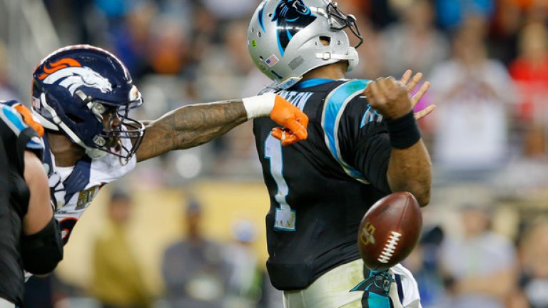 Решителният миг - Милър избива топката от ръката на Кам Нютън и Денвър получава шанс да направи тъчдаун от няколко ярда при 16:10.