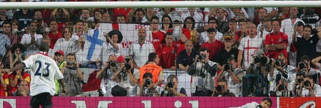 14. Дузпите на Португалия - Англия през 2004-а
Англия вярваше, че може да спечели Евро 2004, а разполагаше и с футболисти, но у дома и стените помагат. Португалия спечели след драматични дузпи и островитяните бяха отстранени. 