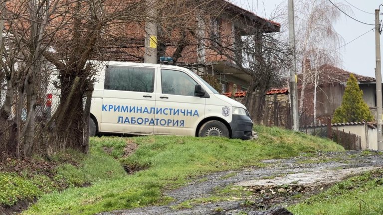 Припомняме, че свидетелство за "стотици гилзи" дойде от Деян Илиев - мъжът, който открива трите трупа в хижата