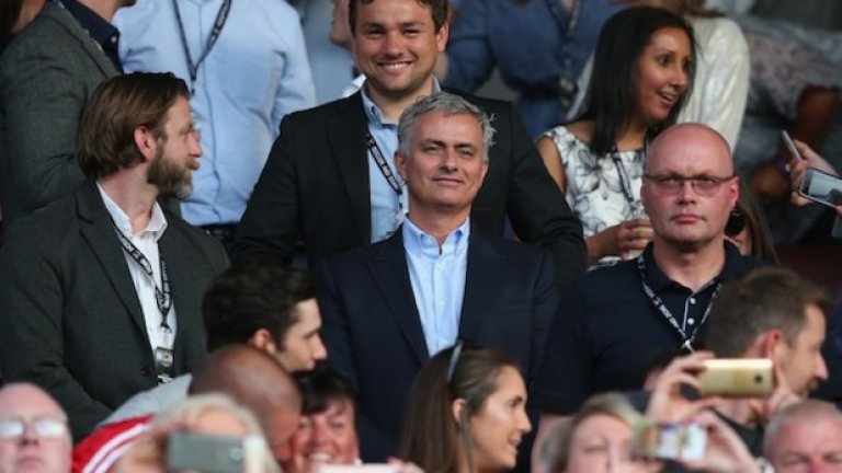 Бербатов пак вкара на "Олд Трафорд" пред Моу и Пеле