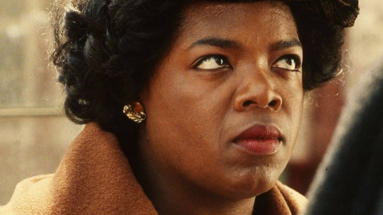 Опра Уинфри - "Пурпурен цвят" 
В момента Опра е една от най-богатите жени в света, но това невинаги е било така. Повечето знаят, че тя произлиза от бедно семейство. Въпреки това тя успява да изгради цяла медийна империя от нулата и да стане изключително влиятелна личност в съвременния шоубизнес.
Преди да стане толкова известна, тя приема ролята на София във филма "Пурпурен цвят". Тогава режисьорът Стивън Спилбърг й дава чек за 35 хил. долара и тя приема сумата с радост. Е, нещата доста са се променили оттогава...