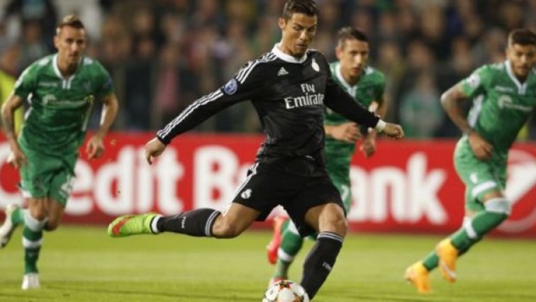 Стоянов спаси първата дузпа на Реал, изпълнена от Роналдо