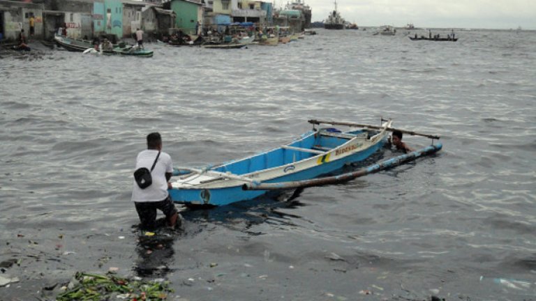 Тайфунът Копу, който връхлетя Филипините, предизвика наводнения и земни свлачища 