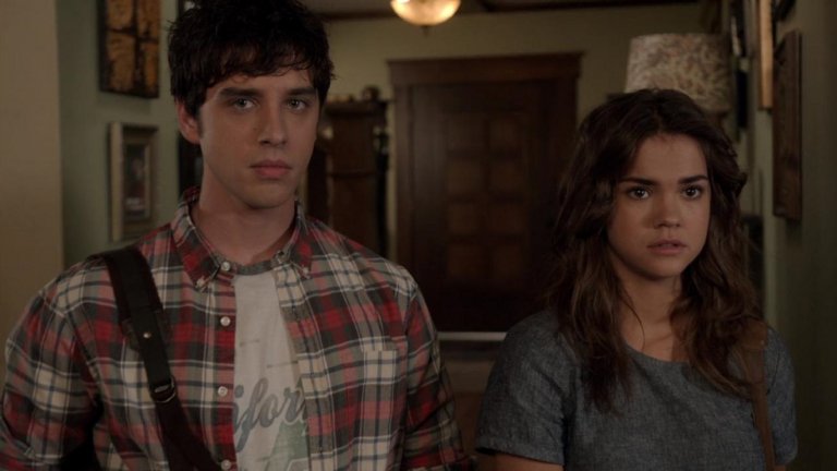 "Семейство Фостър" (The Fosters)
Сезони: 5
Епизоди: 104Стеф и Лена са двойка лесбийки, които отглеждат не само биологичния син на едната жена, но са и приемни родители на изоставени деца. Така в къщата им влизат и 15-годишните близнаци Мариана и Хесус, а с това животът на все по-голямото семейство напълно се променя. Как точно – гледаме в Netflix и Amazon Prime.