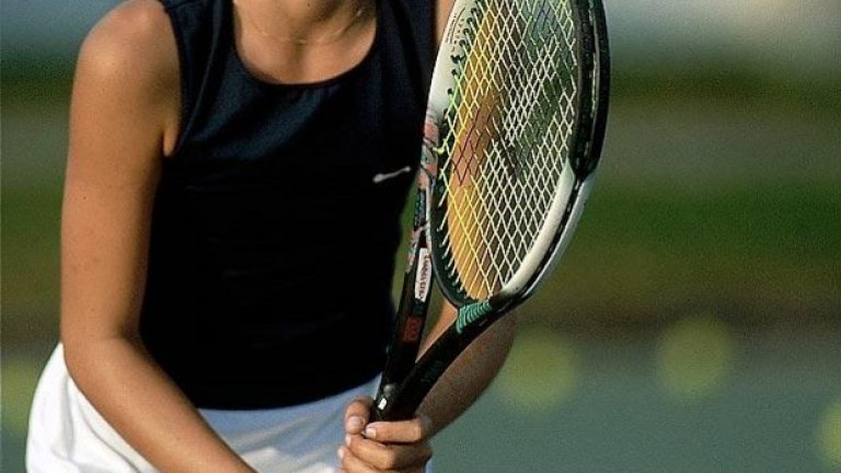 Nike подписва първия си договор с Шарапова още през 1998 година, когато Мария е само на 11 и все още е в световно известната академията на Ник Болетиери.