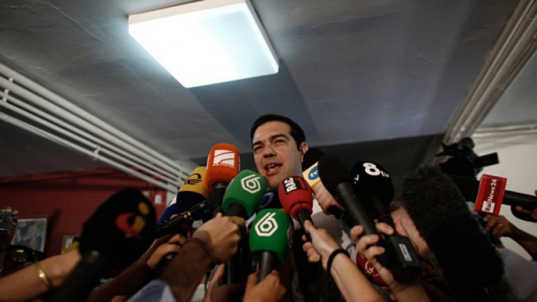 СИРИЗА дойде на власт след предсрочните избори в края на януари с малко над 36% от гласовете на гръцките избиратели