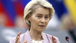 Вотът беше внесен от румънския евродепутат Георге Пипереа