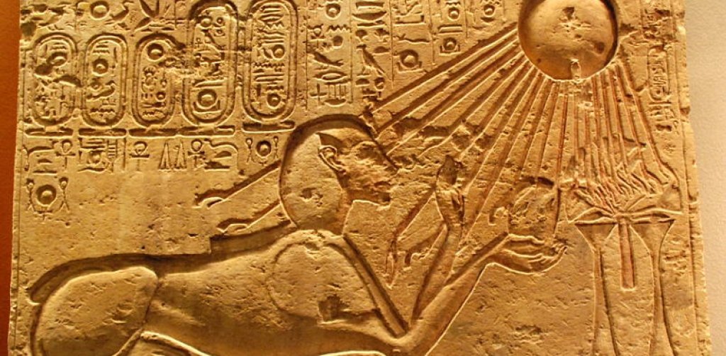 Akhenaten_as_a_Sphinx_(Kestner_Museum)