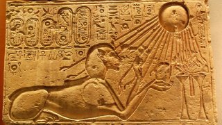 Akhenaten_as_a_Sphinx_(Kestner_Museum)