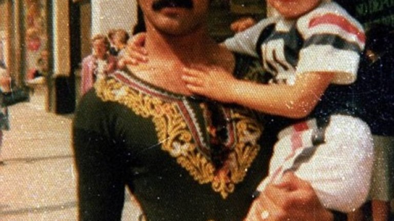 Бащата на Райън Гигс е тъмнокож. Дани Уилсън е наполовина уелсец, наполовина африканец. Той е бивш ръгби национал. "Гордея се с черната кръв, която тече във вените ми", заяви преди няколко години Гигс в интервю за "Франс Футбол".