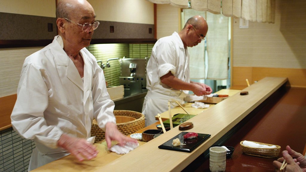 Jiro dreams of Sushi 
Жиро е на 85 години и е най-големият суши майстор в Токио. Младият документалист Дейвид Гелб подхожда към филма с идеята да направи филм за сушито, така негов приятел го свързва с Жиро Оно. Гелб прекарва с Жиро над месец и монти