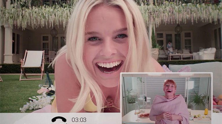 Black Mirror
Близкото бъдеще е по-близо, отколкото си представяме. Още с първия си епизод сериалът ни потапя в мрачно предсказание за бъдещето на човечеството. Всеки епизод е сам за себе си и не е обвързван със следващ от друго, освен идеята за живота на човек в света на технологиите. Всяка от сериите хваща за гърлото и дава храна за размисъл за месеци напред.