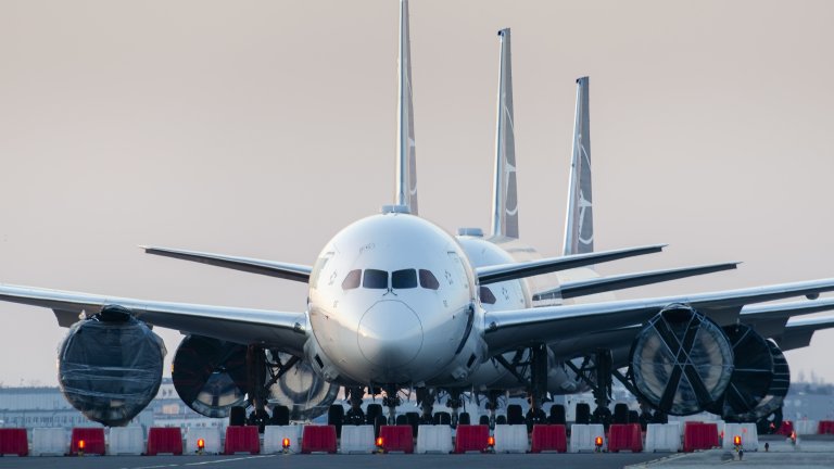 България е регистрирала 68% по-малко пътувания със самолет за миналата година