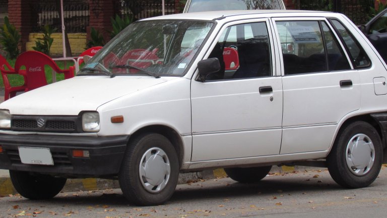 Maruti Suzuki 800 - $4900

Това е специалният бюджетен модел на индийския бранд на Suzuki, който се произвежда между 1983 и 2014 г. За този период малката количка се превръща в най-популярното возило в Индия с над 2,6 милиона продадени единици. Колата има успешни продажби в Пакистан и още няколко държави от Азия, като дори се появява и на европейския пазар. 

Дълги години това е най-евтиният серийно произвеждан автомобил в света с базов модел, който е под 5000 долара. За тази цена потребителите получавали хечбек с четири врати, задвижван от 3-цилиндров двигател с обем от 800 кубика. Срещу допълнително заплащане са добавяни екстри като радио и дори въздушни възглавници.