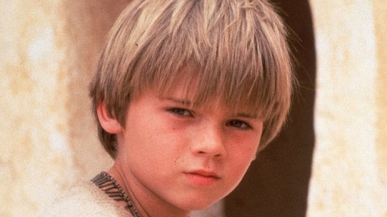 Джейк Лойд в „Междузвездни войни Епизод I: Невидима заплаха” (1999)
Да получиш централна роля в един от най-очакваните филми на 90-те още когато си 10-годишен – не е ли това сбъдната мечта? Само че „Епизод I” беше първата (и според мнозина най-лошата) част от една разочароваща трилогия, превърнала в кошмар и ролята на Лойд като Анакин Скайуокър. 
Самият актьор признава, че участието му във филма направило живота му същински ад и той бил тормозен безжалостно. Той бил и тотално съсипан от интервюта (достигнал до 60 на ден) и по-късно призна: „Свикнах да не понасям камерата да е насочена към мен”. След като приключи с „Епизод I”, Лойд се снима в само още един филм и озвучи няколко видеоигри. Оттогава най-близката му среща със славата беше една гонка с полицаи, за която беше арестуван през миналата година.