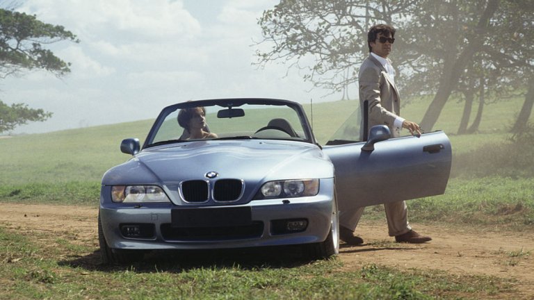 BMW Z3 
Изборът на BMW за кола на Бонд през 1995 г. в "GoldenEye" предизвиква вълна от недоволство. Това е първият автомобил на 007, който не е произведен във Великобритания, а феновете на поредицата настояват любимият им шпионин да кара британска кола. Освен това Z3 всъщност е и първият модел на BMW, който се произвежда в завод в САЩ.
За разлика от други автомобили на Бонд, този модел влиза в серийно производство и не е толкова трудно и рекордно скъпо да бъде закупен. Тези, които искат да притежават копие на автомобила от филма (без шпионските екстри), трябва да търсят BMW, произведена между 1996 и 1998 г. в цвят "атлантическо синьо".