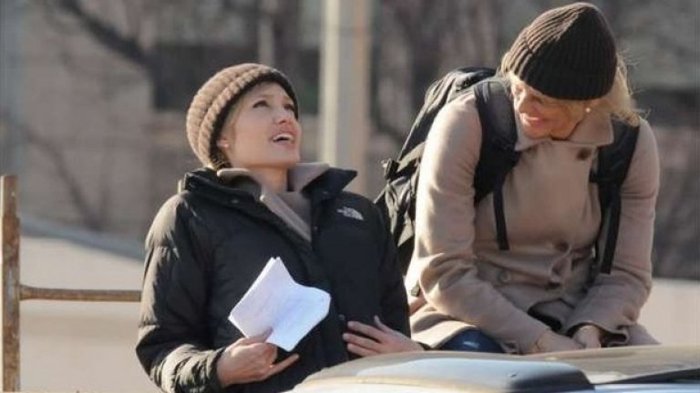 Анджелина Джоли и дубльорката Юнис Хътхарт