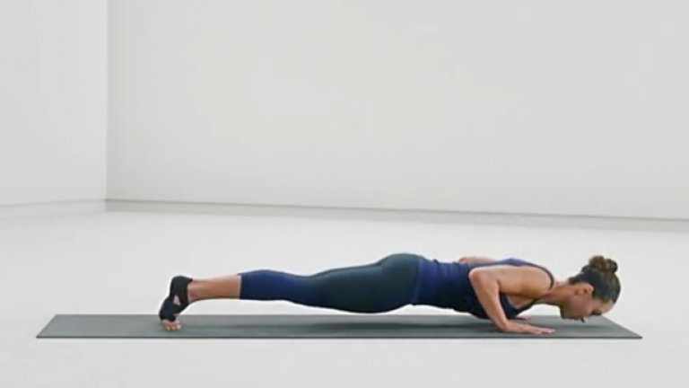 Лицеви опори – 45 сек
Ръцете точно под рамената. Главата, бедрата и глезените трябва да опишат перфектна права линия.