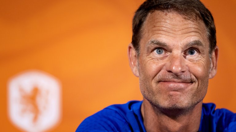 Селекционерът на Нидерландия Франк де Бур получи сериозна доза критика от брат си Роналд, който не пропусна да коментира и работата на Роналд Куман в Барселона