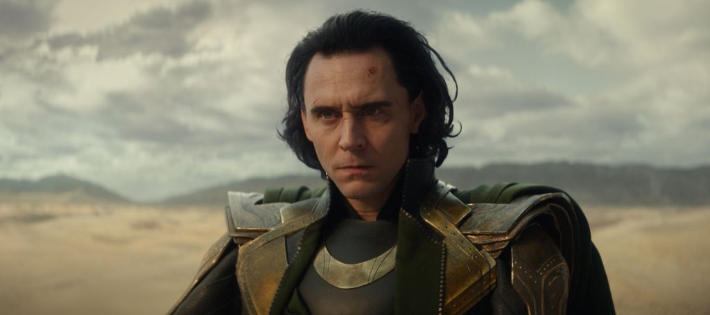„Локи“ (Loki, 2021–2023)
Сериалът проследява трансформацията на Локи от 2012 г., който попада в плен на Организацията за времеви вариации (TVA) – институция извън времето и пространството, следяща за запазването на Свещената времева линия. През двата си сезона проектът разглежда в детайли колапса на реалностите, въвежда първите вариации на новия голям враг и поставя самия Локи в центъра на мултивселената като пазител на времевите клонове. Това прави историята нужна за разбирането на цялостната структура на бъдещите конфликти.