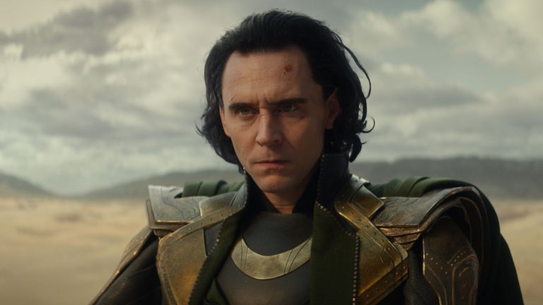 „Локи“ (Loki, 2021–2023)
Сериалът проследява трансформацията на Локи от 2012 г., който попада в плен на Организацията за времеви вариации (TVA) – институция извън времето и пространството, следяща за запазването на Свещената времева линия. През двата си сезона проектът разглежда в детайли колапса на реалностите, въвежда първите вариации на новия голям враг и поставя самия Локи в центъра на мултивселената като пазител на времевите клонове. Това прави историята нужна за разбирането на цялостната структура на бъдещите конфликти.