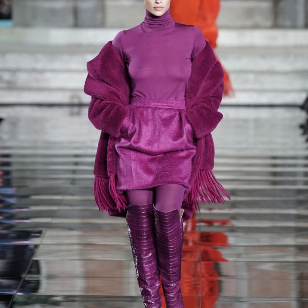 От мода през годините не излизат и високите кожени ботуши, които си остават доказана класика. Сега обаче цветовете им са по-смели от традиционните черно, кафяво и сиво, и се комбинират идеално със същия цвят палто.