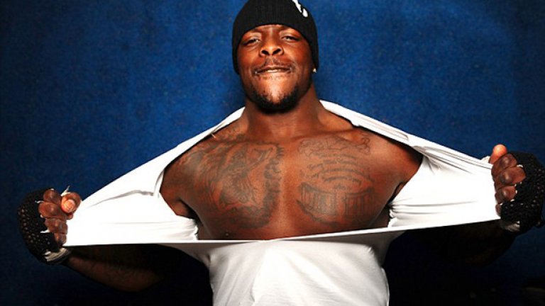 През новия сезон е вкарал 2 гола в 6 мача за Джилингам.