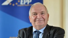 Според лидера на ЕНП изборите са важна стъпка за продължаването на реформите в България. Информацията се разпространява от пресцентъра на ГЕРБ.