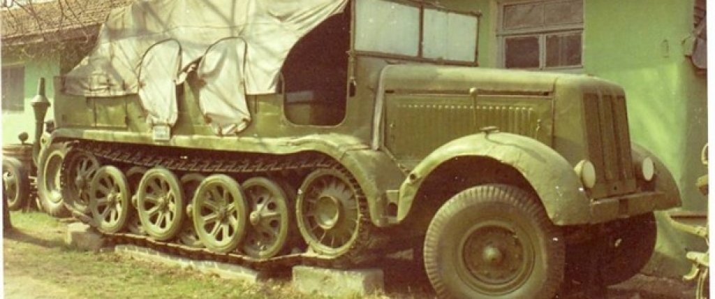 Така изглежда влекачът Sd.Kfz. 8 в края на 80-те, когато военноисторическият музей се намира на бул. "Скобелев"