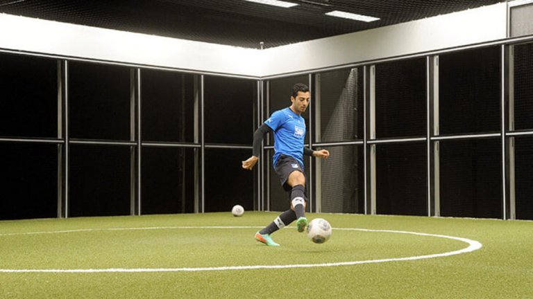 В съвременния футбол се тренира не само тялото, но и мозъкът. И тук на помощ идва военната авиация