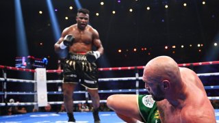 Сензацията беше близо, но съдиите оставиха Фюри непобеден (видео)
